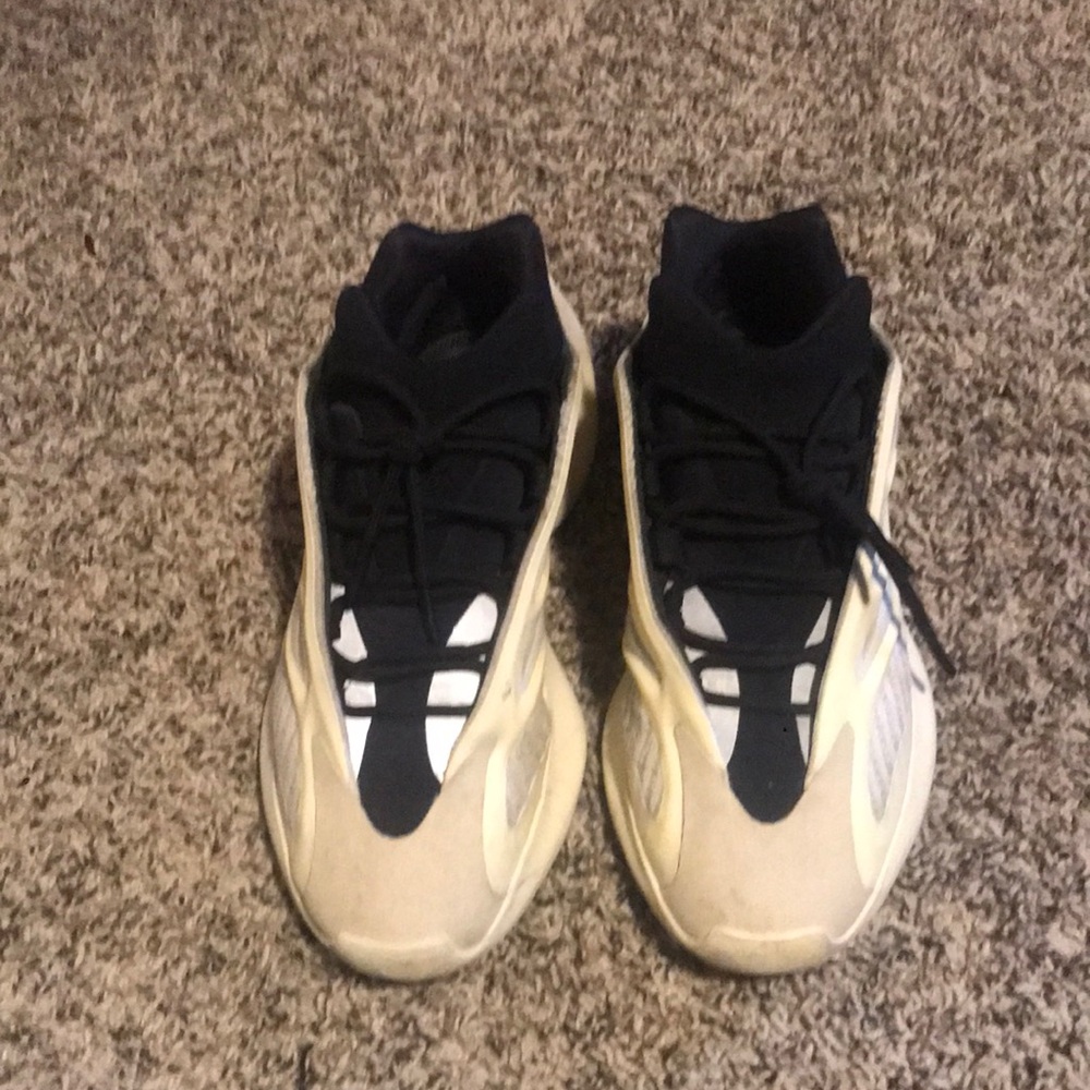 Adidas Yeezy 700 V3 azael